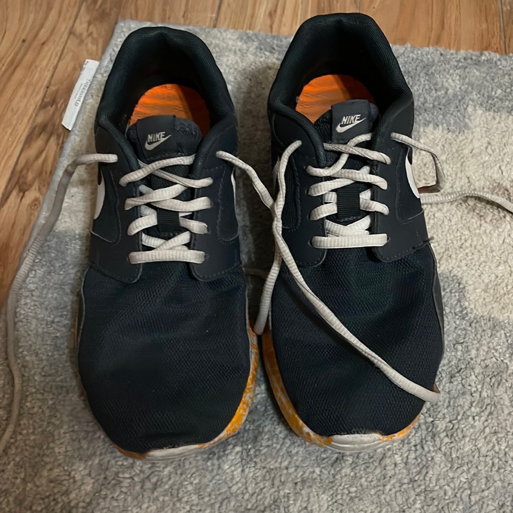 Nike roshe gray with orange and pink geometric design